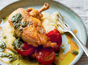 Poulet Rôti avec Purée et Sauce aux Herbes