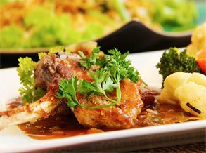 Braised lamb chops with mashed potatoes