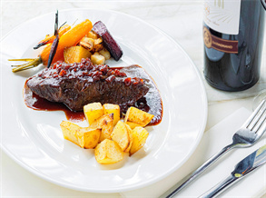 Sirloin steak with potatoes