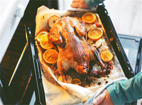 Roast duck with apples