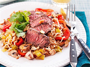 Stir-fried beef with vegetables and noodles