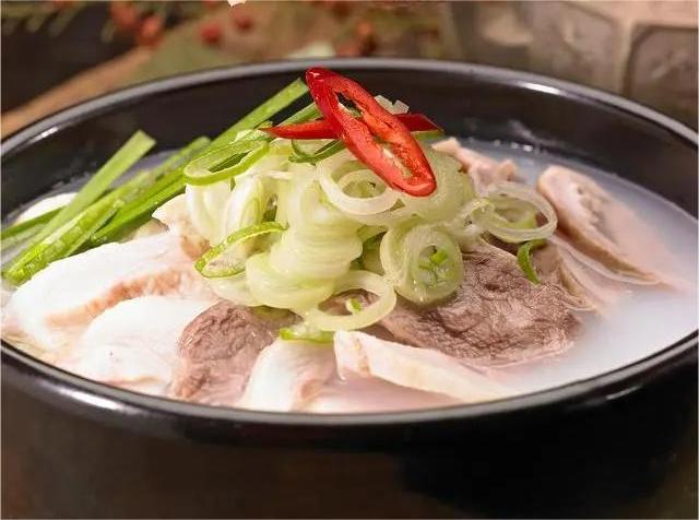 How to Make Tea-Flavored Iranian Lamb Soup