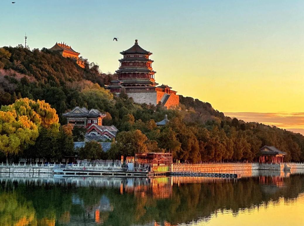 Summer Palace : Exploring the Glory of China's Royal Gardens