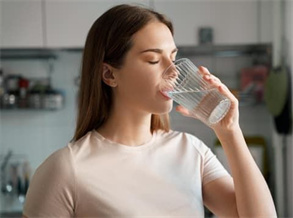 People who always like to get up and drink a glass of water, it doesn't take long, the body will have 4 changes