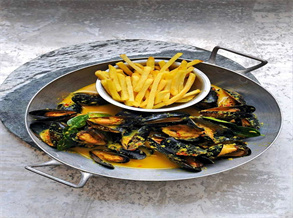 Garlic and Golden Broth Mussels Recipe