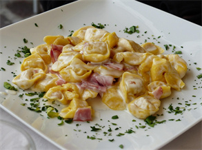 Tortellini alla Panna e Prosciutto
