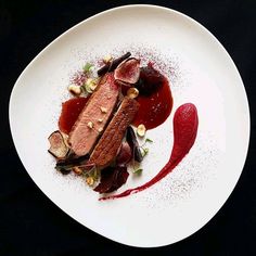French-Style Red Wine Steak with Barbecued Black Tea Seasonings